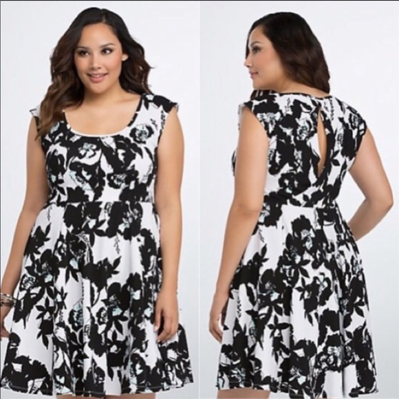 torrid Dresses & Skirts - Torrid skater Dress size 1. White and black